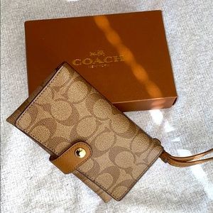 Coach wristlet wallet